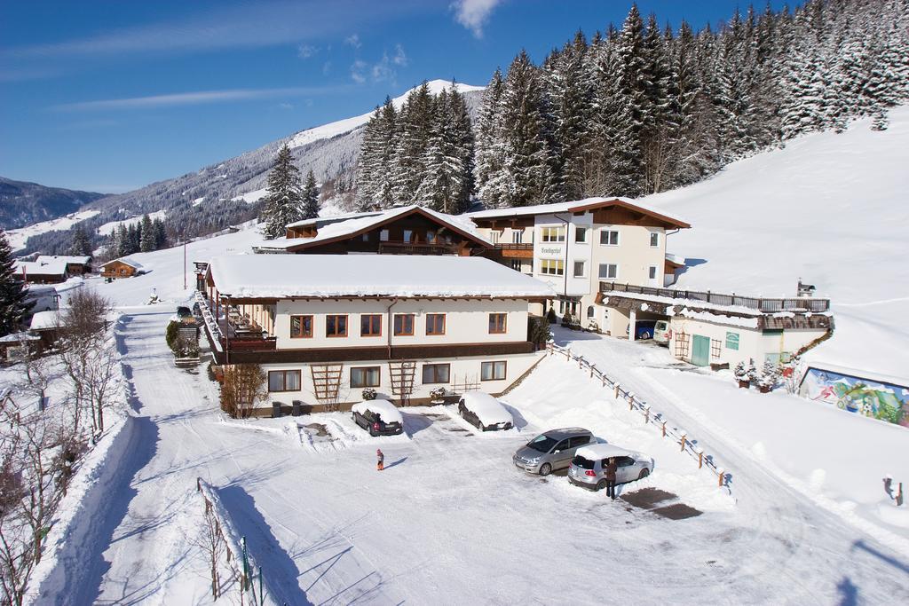 Jugend- Und Familienhotel Venedigerhof Neukirchen am Grossvenediger Exterior photo
