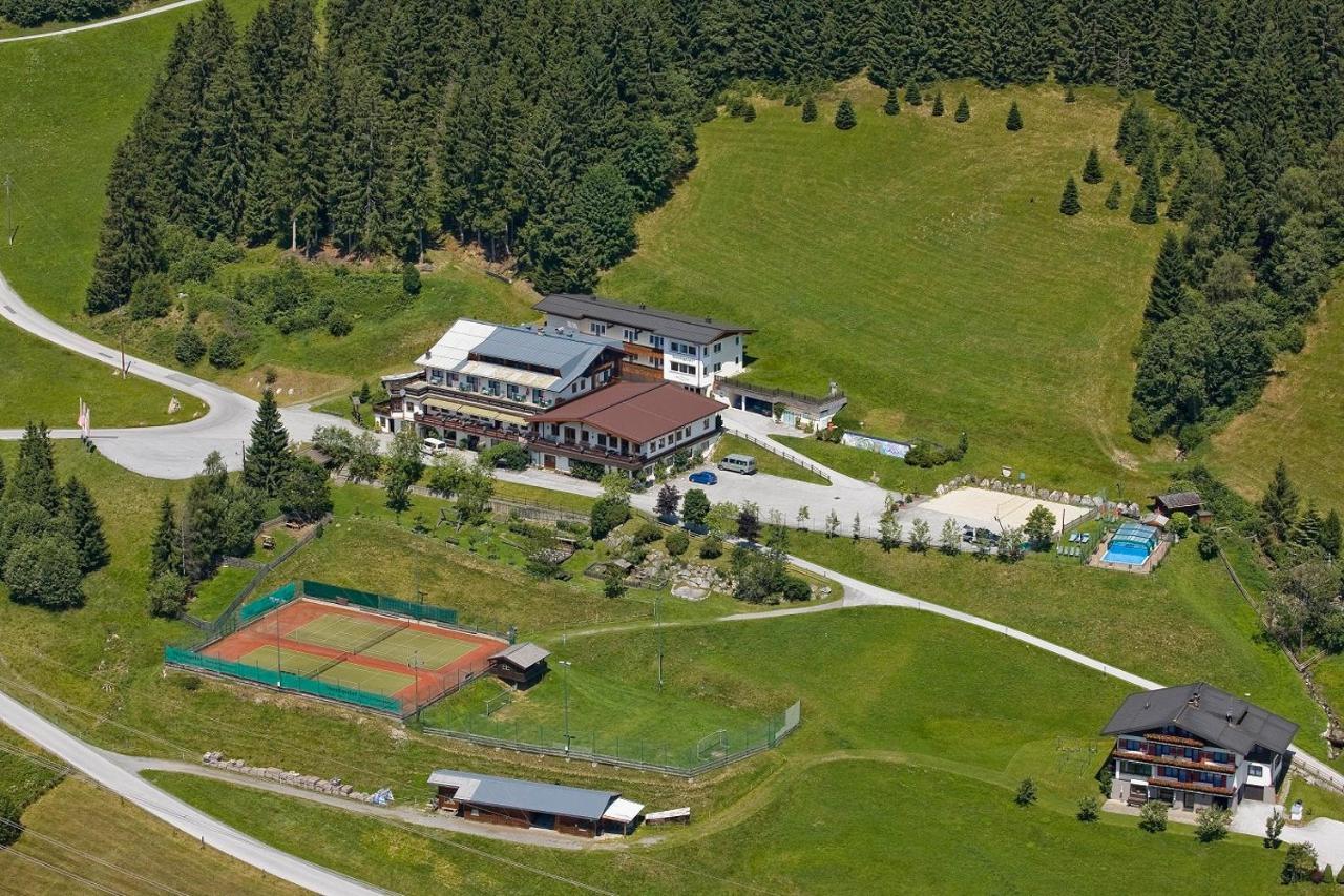 Jugend- Und Familienhotel Venedigerhof Neukirchen am Grossvenediger Exterior photo